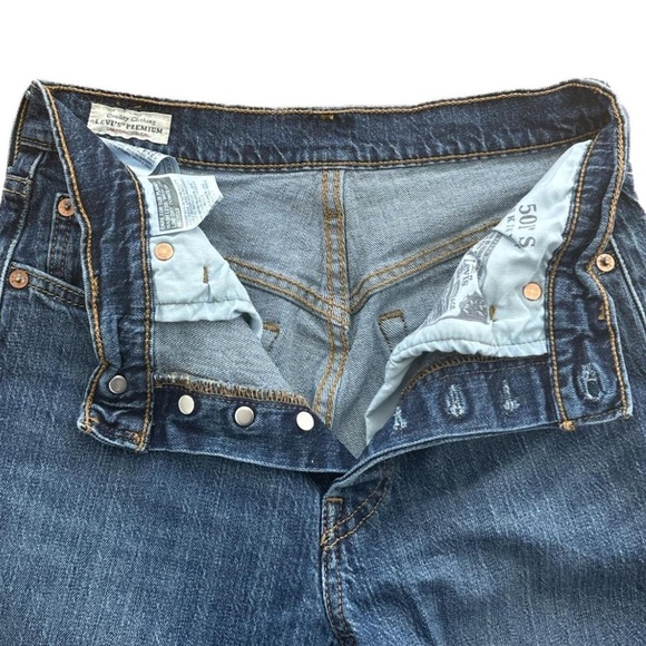 ⭐️LEVI - 501 SKINNY ORIGINAL FIT IN COLOR SHOUT OUT STONE MEDIUM WASH⭐️ - Picture 6 of 7